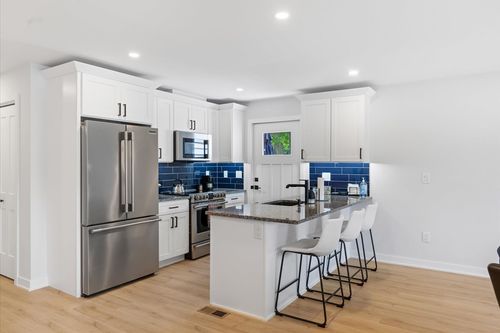 19-19 Willis St, Auburn, MA, 01501-2633 | Card Image