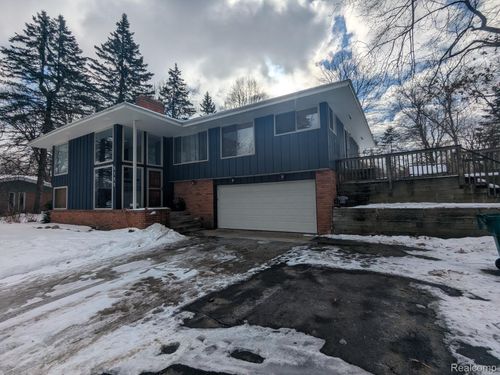 5155 Greenview Dr, Clarkston, MI, 48348-3829 | Card Image