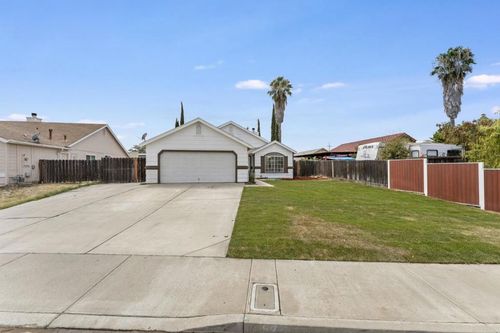 527 Park Warren Drive, Los Banos, CA, 93635 | Card Image