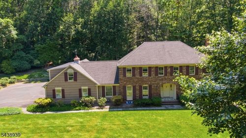 2 Tall Pines Rd, Morristown, NJ, 07960-6740 | Card Image