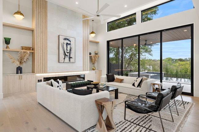 2401 Oakhaven Cir, House other with 5 bedrooms, 5 bathrooms and 3 parking in Austin TX | Image 4