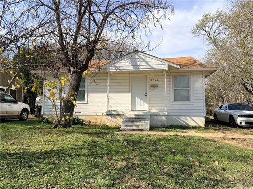 2016 Daniel St, Fort Worth, TX, 76104-6201 | Card Image