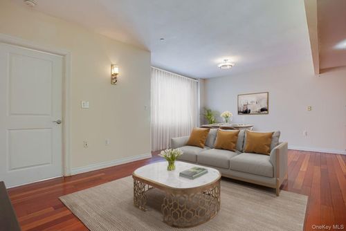 apt-3l-3085 Vernon Blvd, Astoria, NY, 11102-4056 | Card Image
