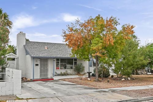221 Circle Dr, Las Vegas, NV, 89101-5224 | Card Image