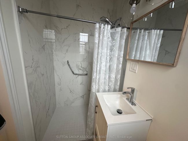 195 Montrose Ave, House attached with 3 bedrooms, 2 bathrooms and null parking in Toronto ON | Image 14