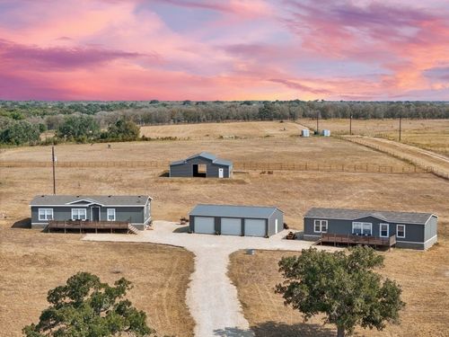 5897 Old Colony Line Rd, Lockhart, TX, 78644-3627 | Card Image
