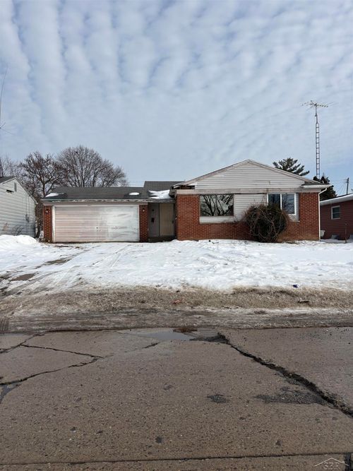 6104 Hilton Ln, Mount Morris, MI, 48458-2632 | Card Image