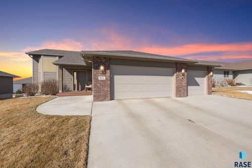 801 N Copper Ave Avenue, Brandon, SD, 57005 | Card Image