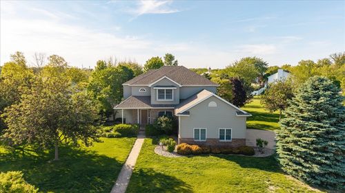 102 Meadowland Dr, Lexington, IL, 61753-9110 | Card Image