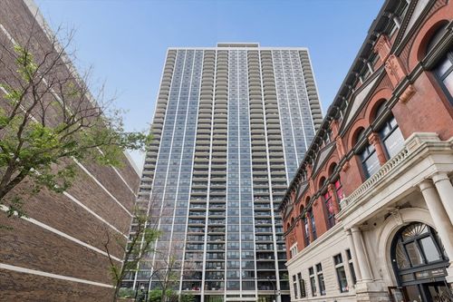 2008-1560 N Sandburg Ter, Chicago, IL, 60610-7718 | Card Image