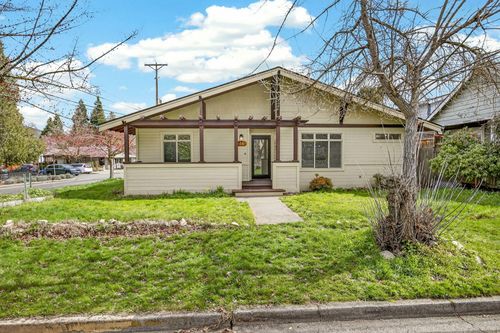 24 Dewey St, Ashland, OR, 97520-2109 | Card Image