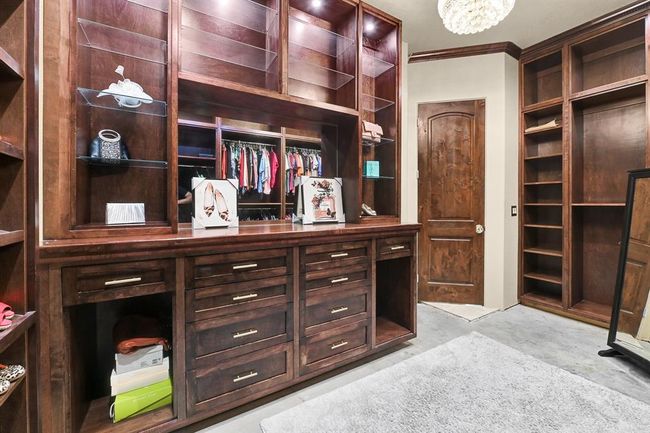 Built-In Glass shelfs for handbags storage. | Image 28