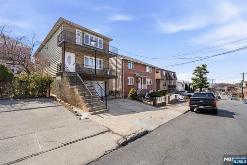 370 Henry St, Fairview, NJ, 07022-1912 | Card Image