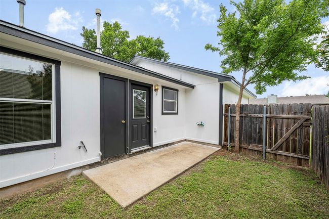 Entrance to property featuring a patio | Image 28