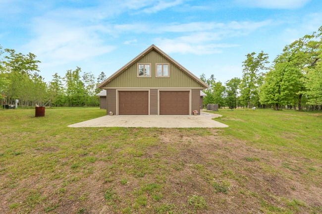 Exterior of garage | Image 40