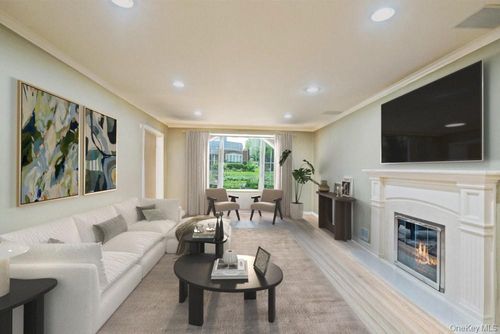 12 Chester Dr, Great Neck, NY, 11021-4905 | Card Image