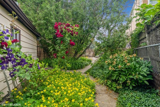 6445 N Oketo Ave, Home with 6 bedrooms, 3 bathrooms and 2 parking in CHICAGO IL | Image 17