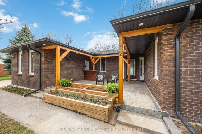 12 Sunset Ave, House other with 5 bedrooms, 2 bathrooms and 8 parking in Warwick ON | Image 4