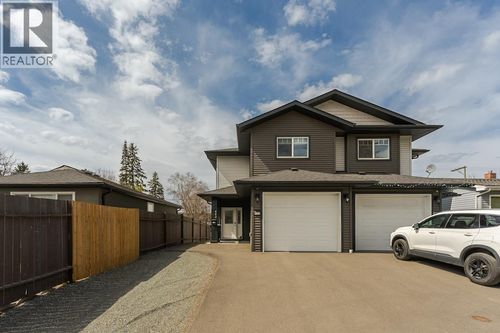 663 Carney St, Prince George, BC, V2M2K5 | Card Image