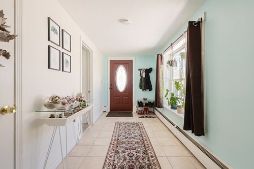 35 Waterman Rd, Auburn, MA, 01501-1847 | Card Image