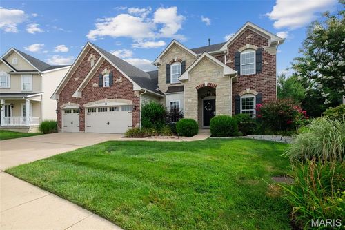 38 Heritage Pointe Cir, Fenton, MO, 63026-2390 | Card Image