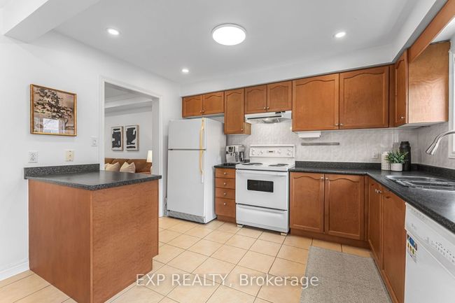16 La Pinta St, House attached with 3 bedrooms, 3 bathrooms and 2 parking in Maple ON | Image 16