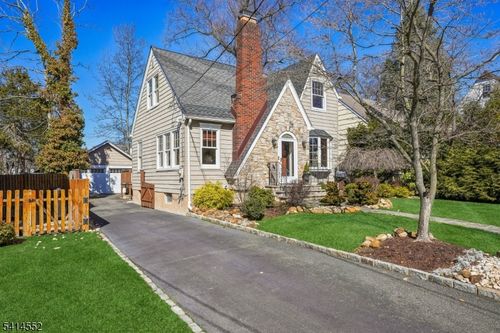 11 S Cedar Pkwy, Livingston, NJ, 07039-2715 | Card Image