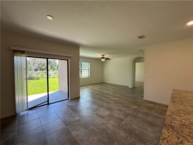 dining - family room | Image 13