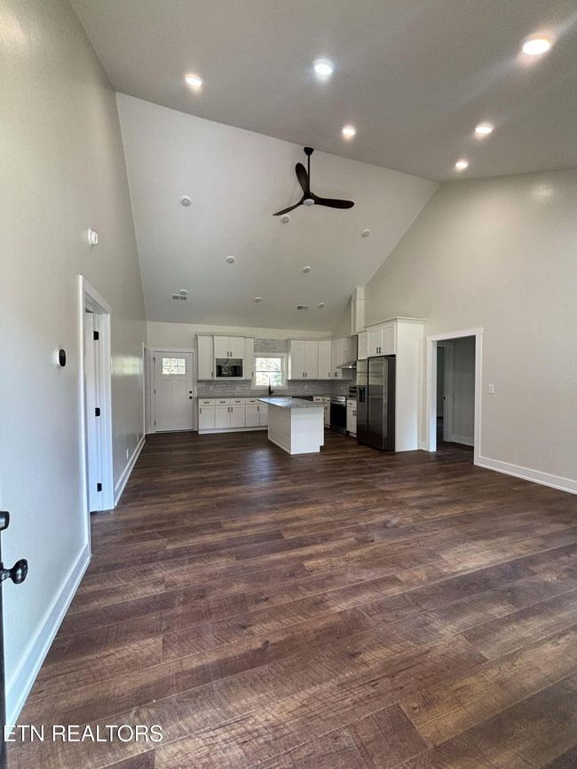 136 Log Ln, House other with 4 bedrooms, 3 bathrooms and null parking in Jacksboro TN | Image 4