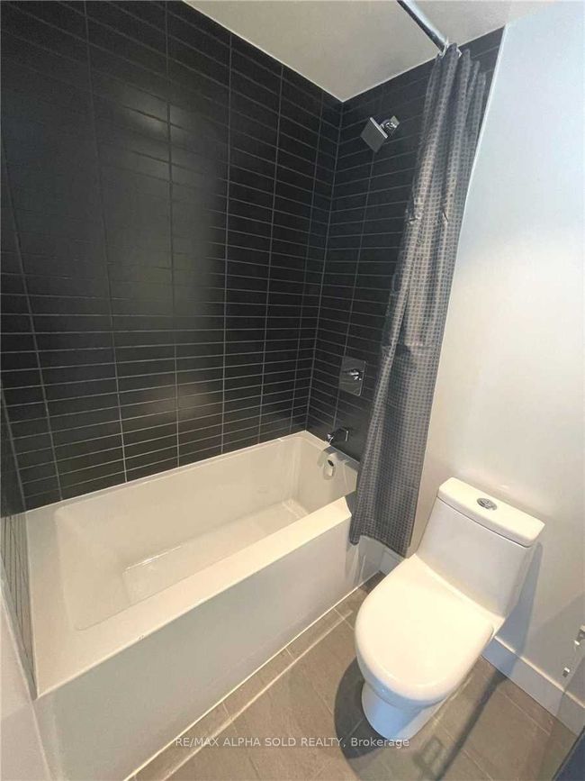 1905 - 7 Grenville St, Condo with 2 bedrooms, 2 bathrooms and null parking in Toronto ON | Image 14