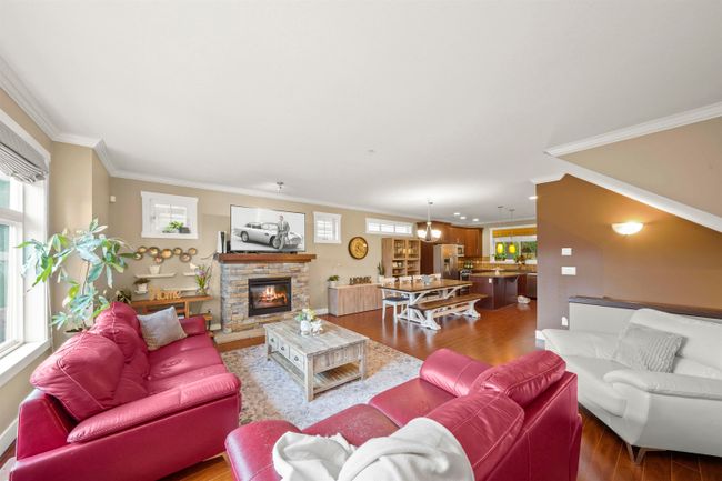 23166 Gilbert Drive, Home with 4 bedrooms, 3 bathrooms and 4 parking in Maple Ridge BC | Image 7