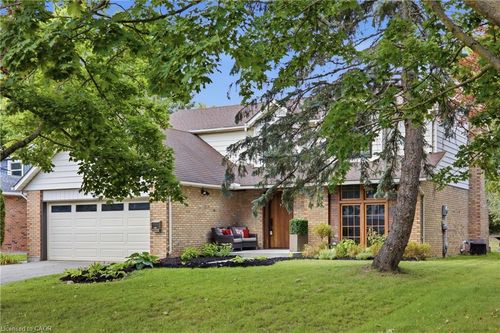 416 Clairbrook Cres, Waterloo, ON, N2L5V7 | Card Image