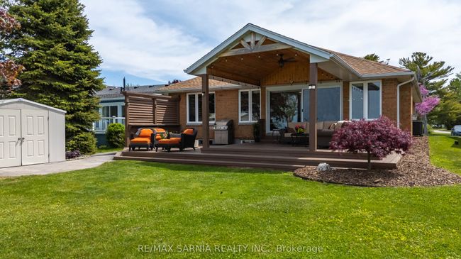 4062 Bluepoint Dr, House other with 3 bedrooms, 3 bathrooms and 4 parking in Town Of Plympton Wyoming ON | Image 7
