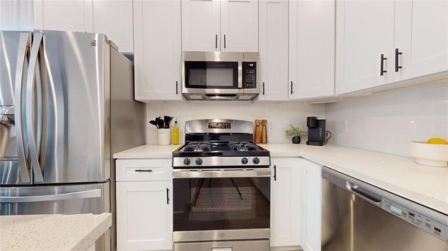 6211 Fairchild St, House other with 3 bedrooms, 3 bathrooms and 2 parking in Houston TX | Image 6