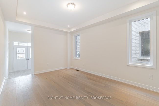 637 Etheridge Ave, House other with 4 bedrooms, 3 bathrooms and 1 parking in Milton ON | Image 4
