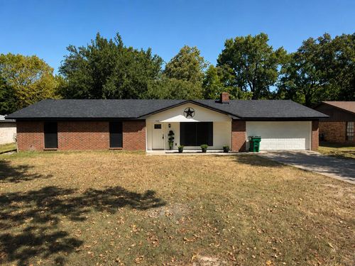 105 Yorkshire, Palestine, TX, 75801 | Card Image