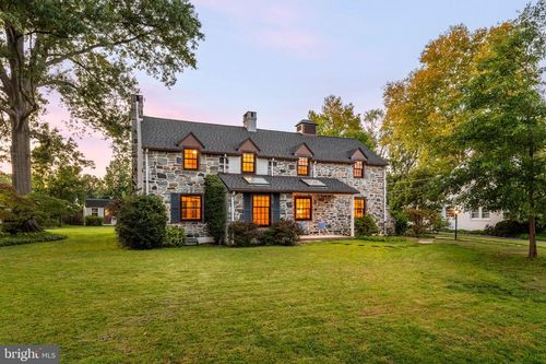 13 Green Valley Rd, Wallingford, PA, 19086-6050 | Card Image