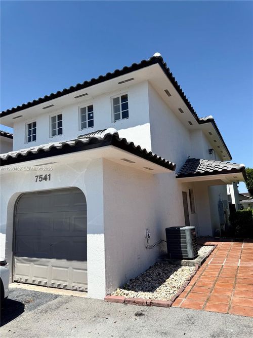 7541-7541 Nw 176th Ter, Hialeah, FL, 33015-7158 | Card Image