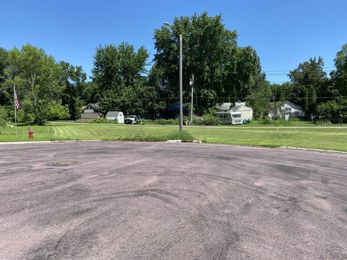 113 Parker Ln, Redwood Falls, MN, 56283-2033 | Card Image