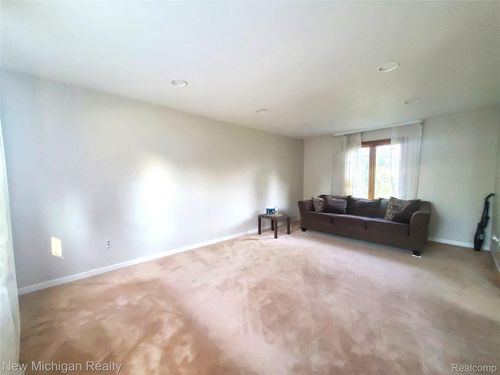 40225 Oak Tree, Novi, MI, 48375-3638 | Card Image