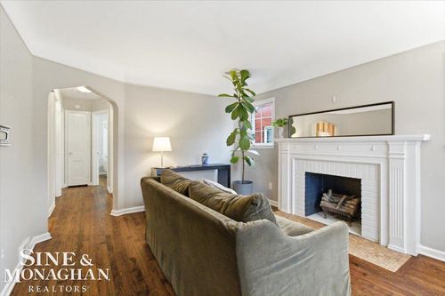 2025 Anita Ave, Grosse Pointe Woods, MI, 48236-1427 | Card Image