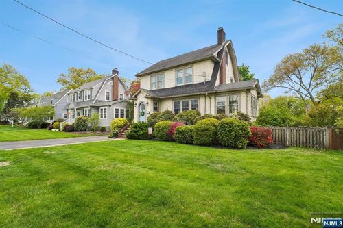 333 Bogert Ave, Ridgewood, NJ, 07450-2703 | Card Image