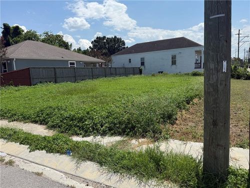 8634 Palmetto St, New Orleans, LA, 70118-3320 | Card Image