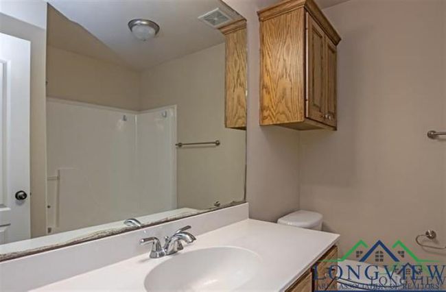 816 Toler Rd, Townhouse with 3 bedrooms, 2 bathrooms and null parking in Longview TX | Image 11