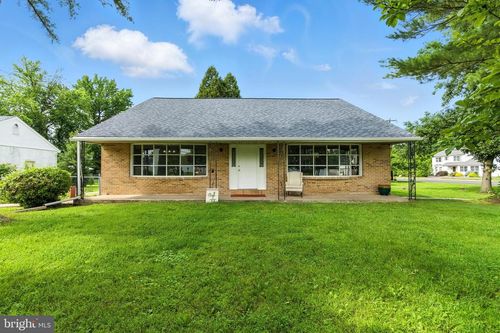 114 Nursery Ave, Levittown, PA, 19057-1110 | Card Image
