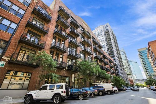 221-375 W Erie St, Chicago, IL, 60654-5710 | Card Image