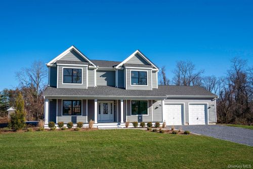3225 Stanley Rd, Mattituck, NY, 11952-2741 | Card Image