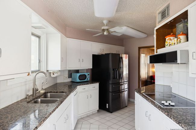 225 Carolwood Dr, House other with 3 bedrooms, 2 bathrooms and null parking in Castle Hills TX | Image 21