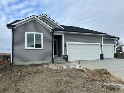 631 Fremont Ave, Ames, IA, 50014-1221 | Card Image