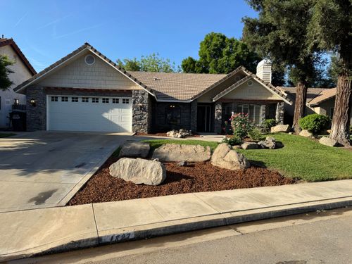 1827 E Evergreen Court, Visalia, CA, 93292 | Card Image